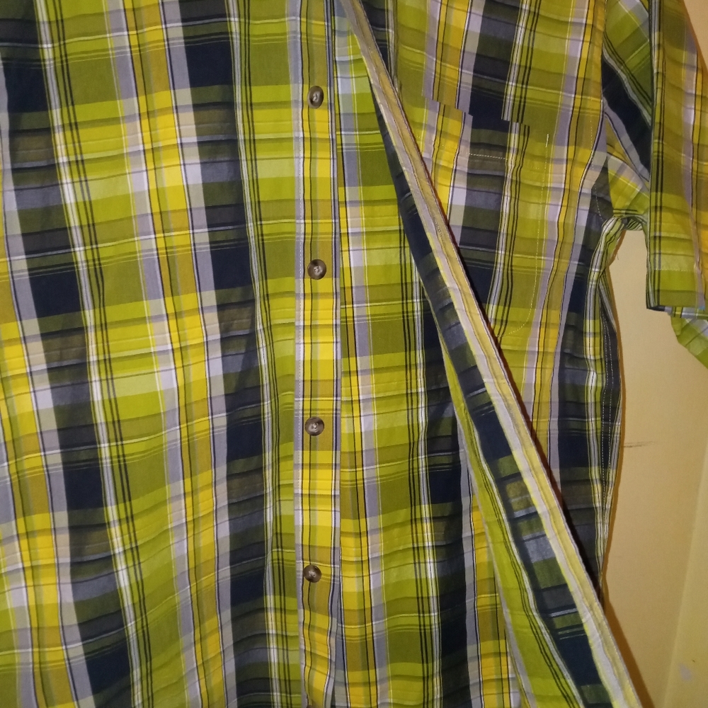 Cabelas Green short sleeved button up shirt M